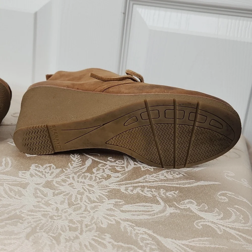Sperry wedge leather lace-up ankle booties size 9